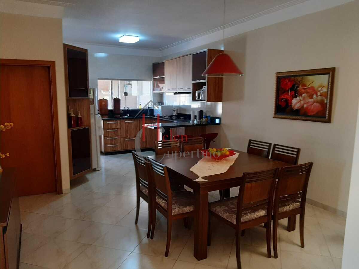 Casa à venda com 3 quartos, 250m² - Foto 1