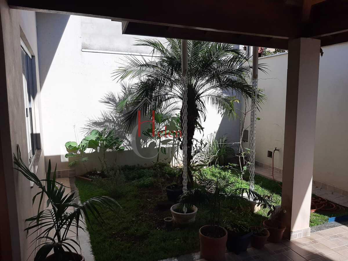 Casa à venda com 3 quartos, 250m² - Foto 3